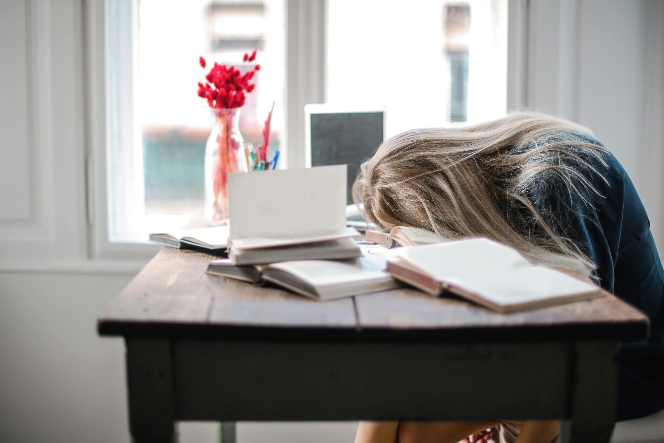 Saiba como prevenir e tratar o Burnout no trabalho.